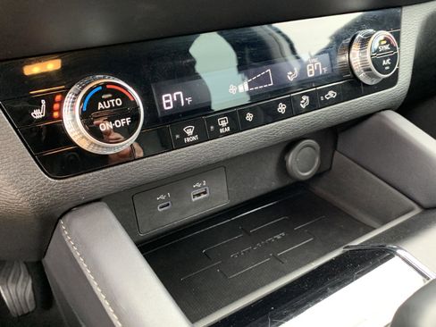 Used 2023 Mitsubishi Outlander SE image 18