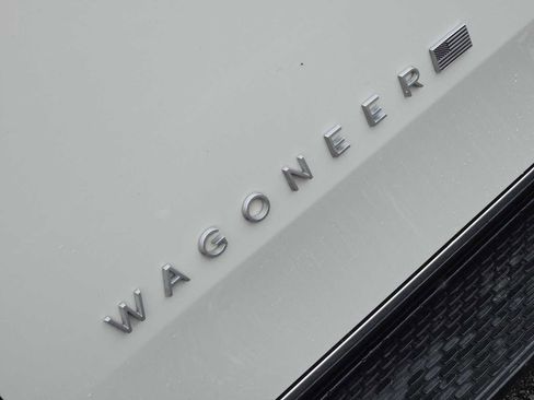 Used 2022 Jeep Wagoneer Series II AWD/4WD image 11