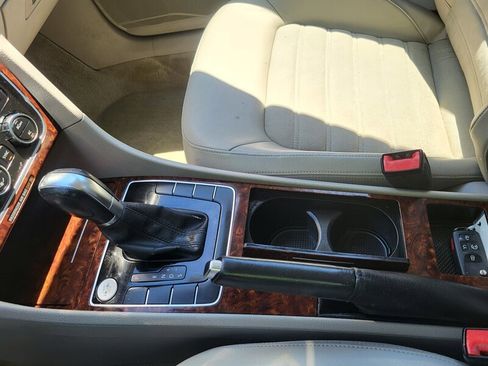 Used 2012 Volkswagen Passat 3.6 SEL Premium FWD image 19