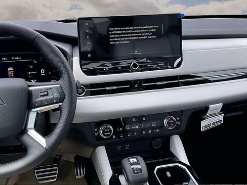 New 2026 Mitsubishi Outlander SEL image 7