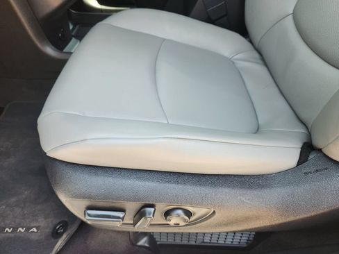 Used 2026 Toyota Sienna XLE FWD image 26