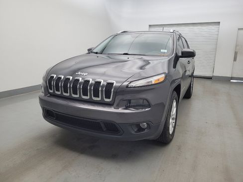 Used 2016 Jeep Cherokee Latitude w/ Cold Weather Group AWD/4WD image 15