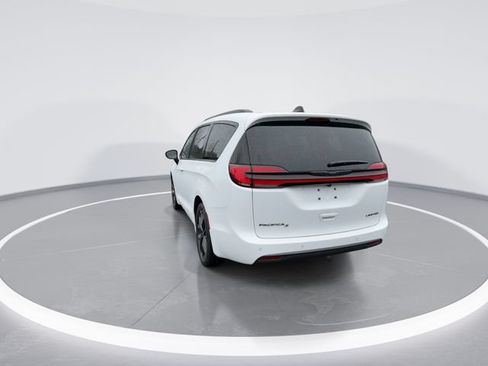 New 2026 Chrysler Pacifica Limited w/ S Appearance Package FWD image 7