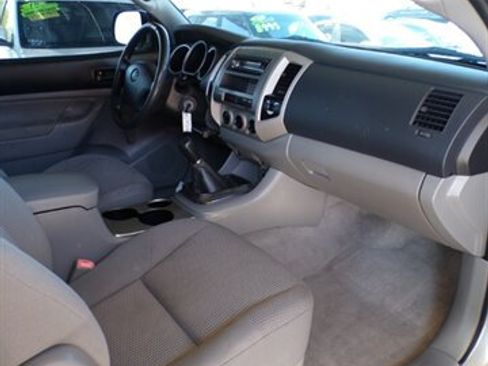 Used 2005 Toyota Tacoma PreRunner RWD image 18
