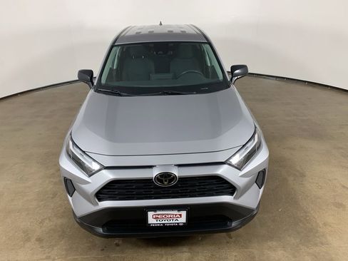 Used 2024 Toyota RAV4 LE AWD/4WD image 4