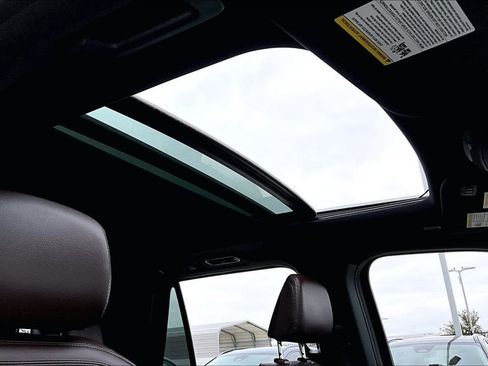 Used 2022 Ford Expedition Limited image 21