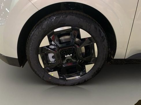 New 2026 Kia Carnival EX image 13