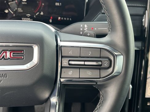 Used 2025 GMC Acadia Elevation image 11