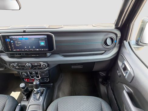 Used 2024 Jeep Wrangler Unlimited Rubicon 4xe image 18