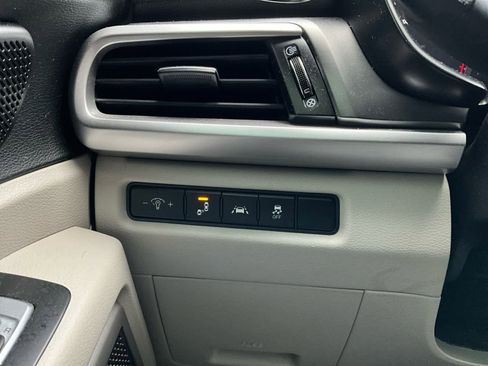 Used 2021 Kia Telluride S FWD image 19