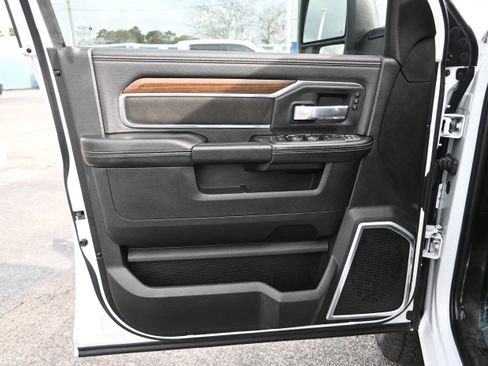Used 2024 RAM 2500 Laramie image 12