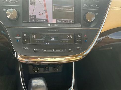 Used 2013 Toyota Avalon Limited image 32