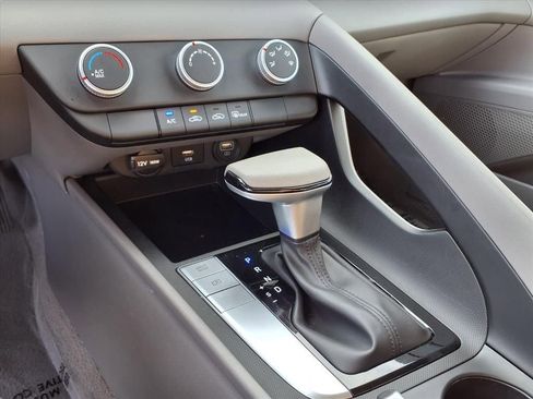 Used 2023 Hyundai Elantra SE w/ Cargo Package image 9