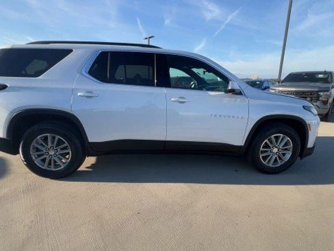 Used 2023 Chevrolet Traverse LT image 9
