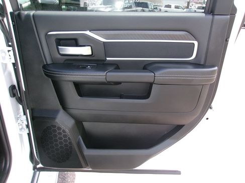 Used 2025 RAM 2500 Big Horn AWD/4WD image 9