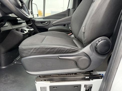 Used 2022 Mercedes-Benz Sprinter 3500 image 9