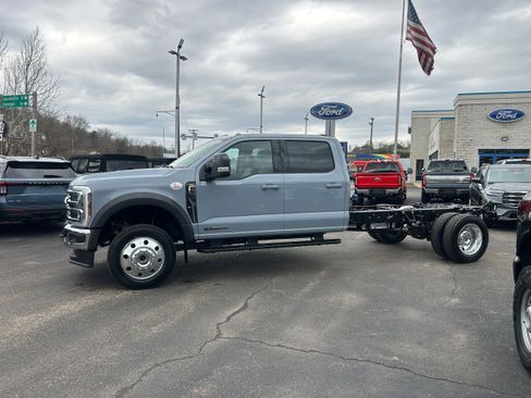 New 2026 Ford F550 4x4 Crew Cab image 5
