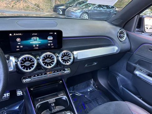 Used 2022 Mercedes-Benz GLB 250 4MATIC image 19