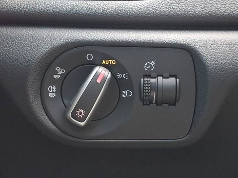 Used 2018 Audi Q3 2.0T Premium w/ Convenience Package image 24