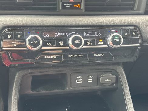 Used 2023 Honda Pilot Elite image 13