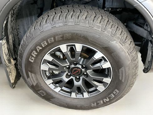 Used 2024 Nissan Titan PRO-4X w/ Pro-4x Convenience Package image 11