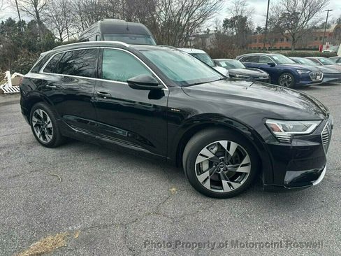 Used 2022 Audi e-tron Premium image 3