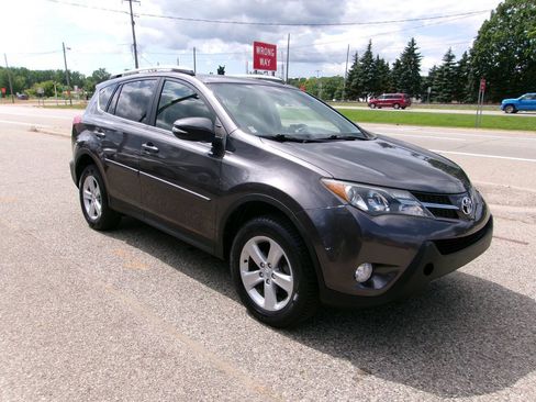 Used 2013 Toyota RAV4 XLE AWD/4WD image 3