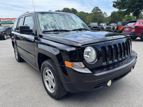 Used 2014 Jeep Patriot Sport FWD image 5