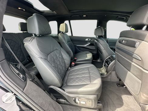 Certified 2025 BMW X7 xDrive40i w/ M Sport Package AWD/4WD image 29