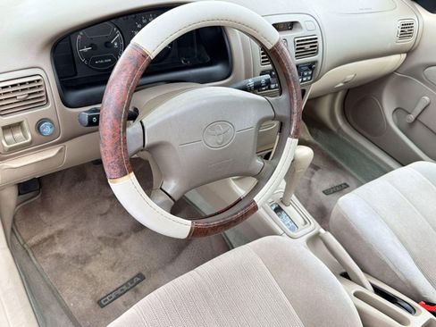 Used 2001 Toyota Corolla CE FWD image 4