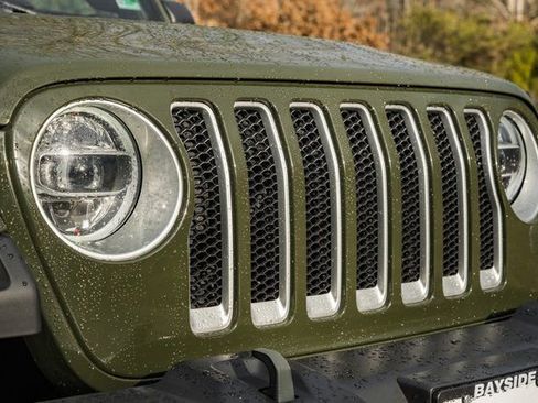 Used 2021 Jeep Wrangler Unlimited Sahara w/ LED Lighting Group AWD/4WD image 19