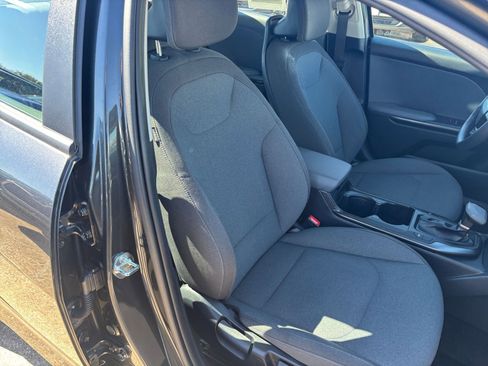 Used 2025 Kia K4 LXS FWD image 35