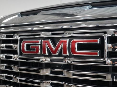 Used 2025 GMC Sierra 1500 Denali w/ Denali Reserve Package AWD/4WD image 9