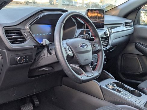 Used 2025 Ford Escape ST-Line FWD image 2