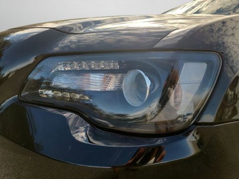 Used 2019 Chrysler 300 Touring w/ Sport Appearance Package image 5