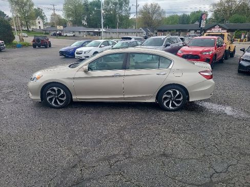 Used 2017 Honda Accord EX-L image 8