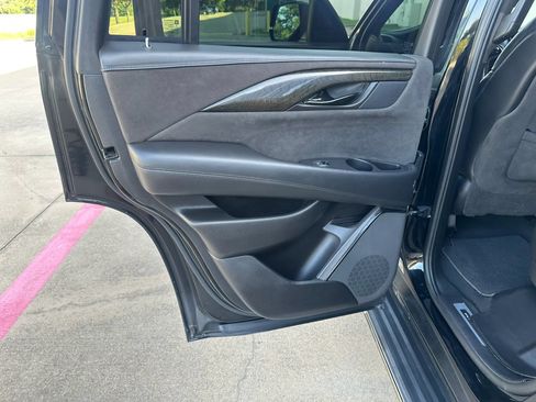 Used 2015 Cadillac Escalade Platinum AWD/4WD image 17