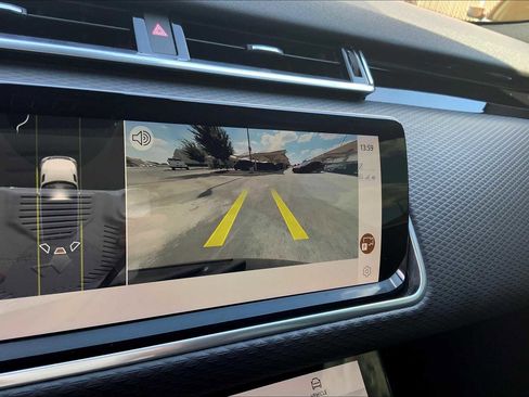 Used 2023 Land Rover Range Rover Velar R-Dynamic S image 27