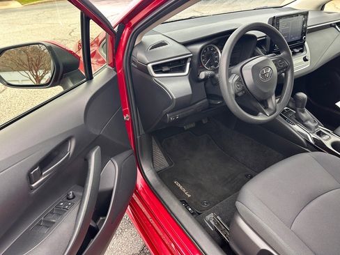 Used 2022 Toyota Corolla LE image 9