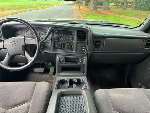 Used 2005 Chevrolet Silverado 2500 LS image 20