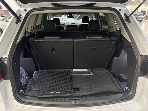 New 2026 Volkswagen Atlas SE image 12