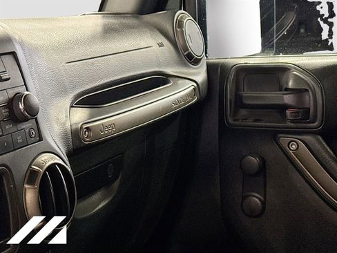 Used 2018 Jeep Wrangler Sport AWD/4WD image 21