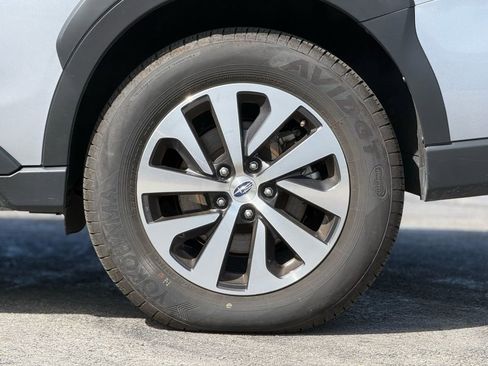 Used 2025 Subaru Outback Premium image 3