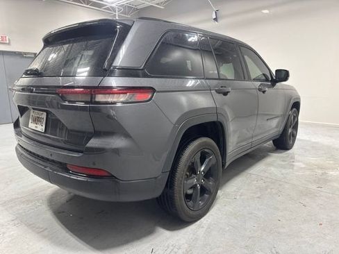 Used 2024 Jeep Grand Cherokee Altitude RWD image 5