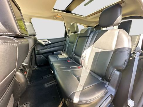 Used 2019 Nissan Pathfinder Platinum image 27