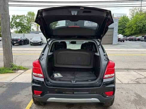 Used 2020 Chevrolet Trax LT w/ Sun & Sound Package FWD image 27