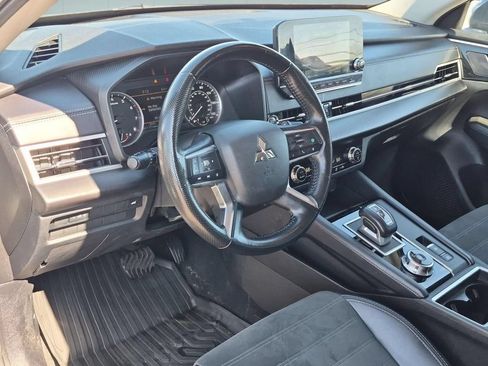 Used 2024 Mitsubishi Outlander SE FWD image 11