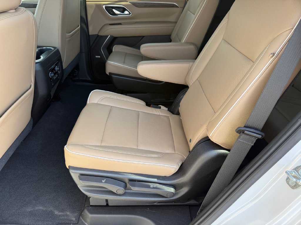 Used 2021 Chevrolet Tahoe Premier w/ Premium Package AWD/4WD image 11
