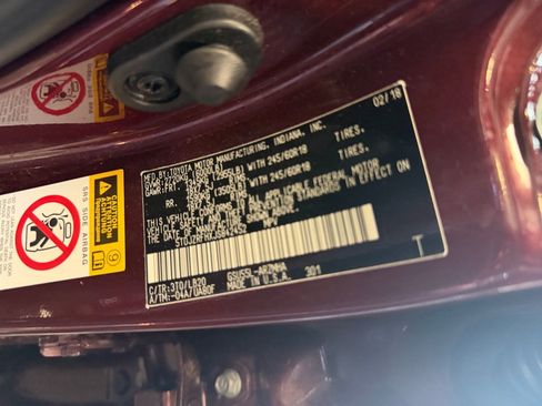 Used 2018 Toyota Highlander XLE AWD/4WD image 39