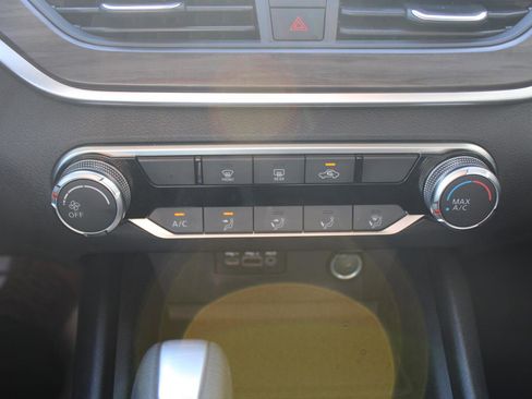 Used 2025 Nissan Altima 2.5 SV image 21